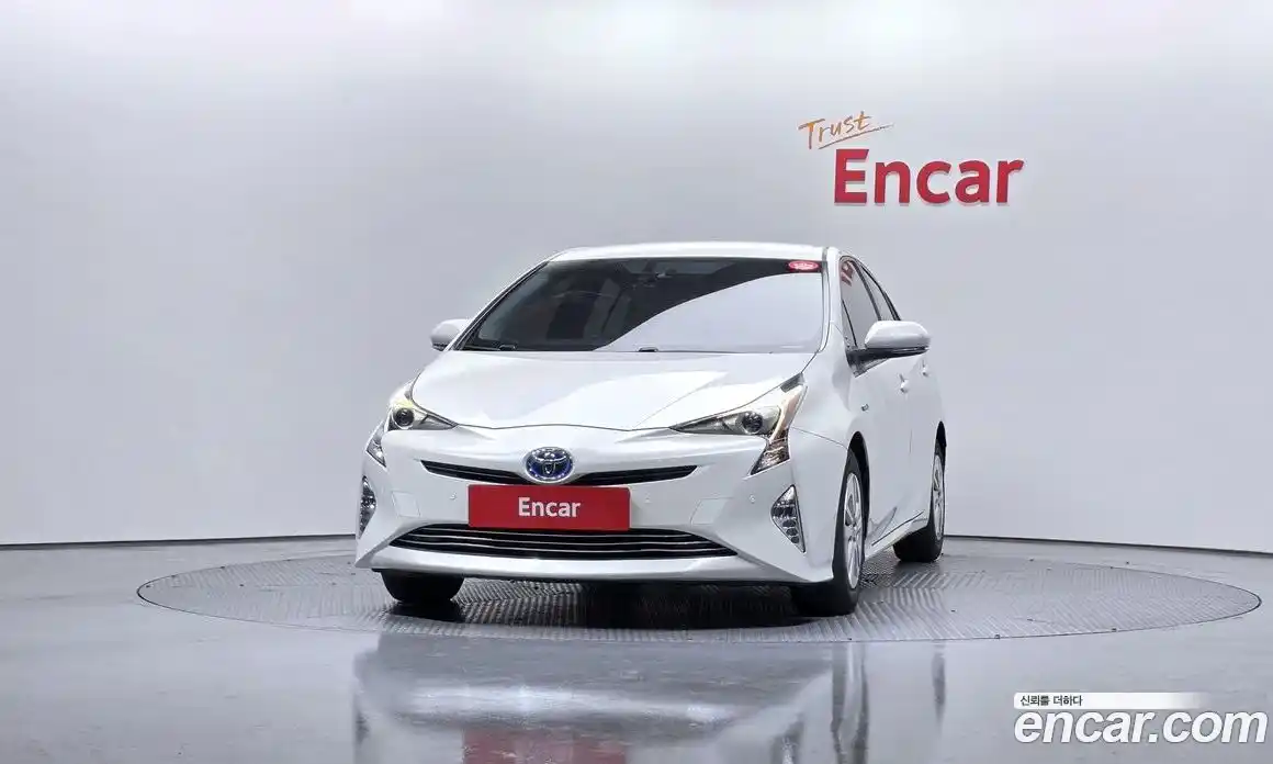 Toyota Prius 2016 1.8 Автомат в Москве № 199644, фото 15