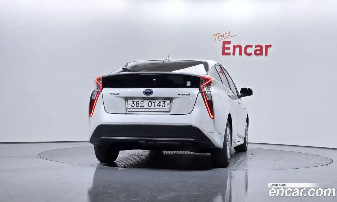 Toyota Prius 2016 1.8 Автомат в Москве № 199644, фото 4