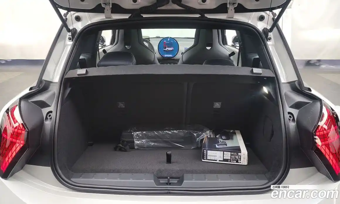 Mini Cooper 2024 0.1 Автомат в Москве № 213921, фото 11