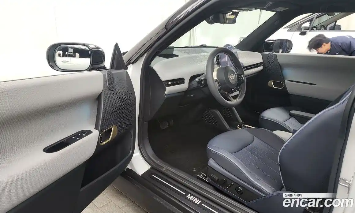 Mini Cooper 2024 0.1 Автомат в Москве № 213921, фото 16