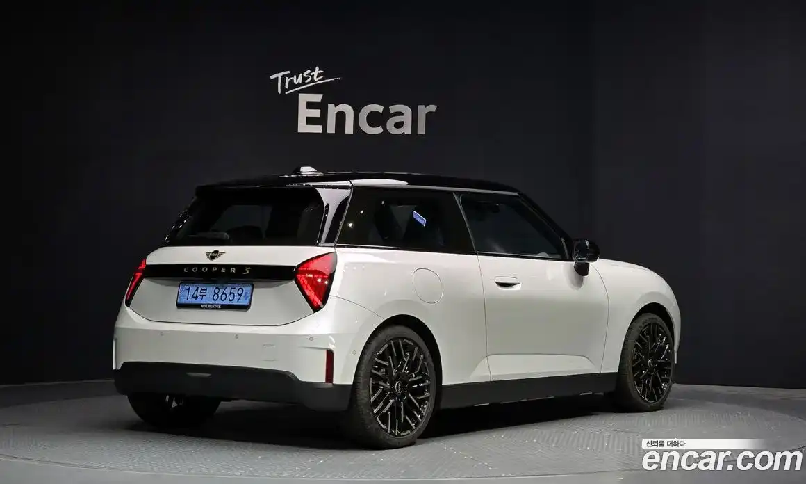 Mini Cooper 2024 0.1 Автомат в Москве № 213921, фото 19