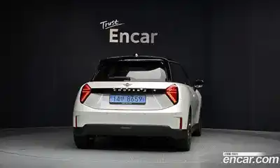 Mini Cooper 2024 0.1 Автомат в Москве № 213921, миниатюра 7