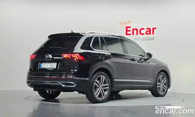 Volkswagen Tiguan 2022 2.0 Автомат в Москве № 214983, миниатюра 3