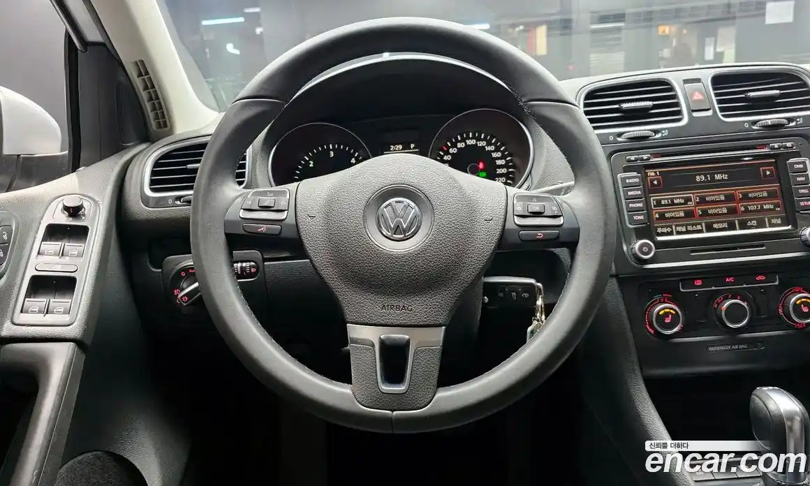 Volkswagen Golf 2013 1.6 Автомат в Москве № 215287, фото 6