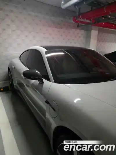 Porsche Taycan 2023 0.1 Автомат в Москве № 230944, миниатюра 6