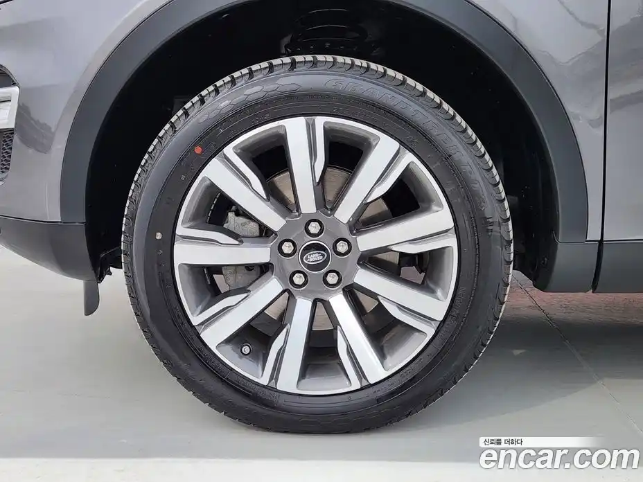 Land Rover Discovery Sport 2017 2.0 Автомат в Москве № 231190, фото 19