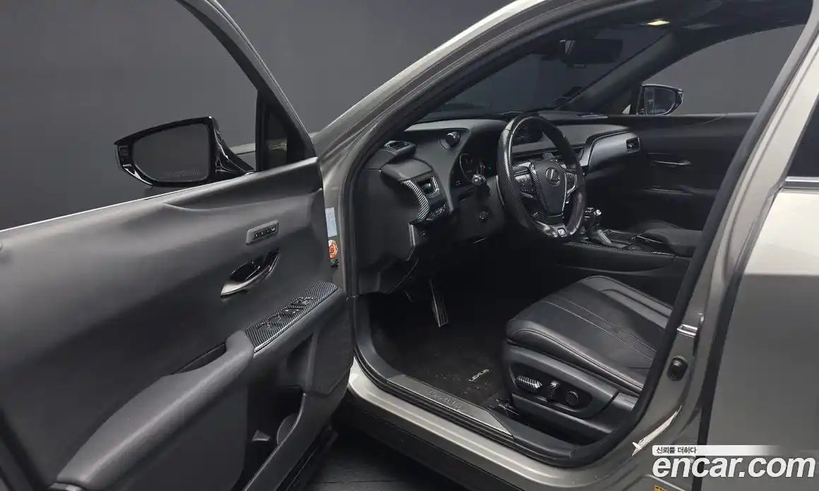 Lexus UX 2020 2.0 Автомат в Москве № 232021, фото 16