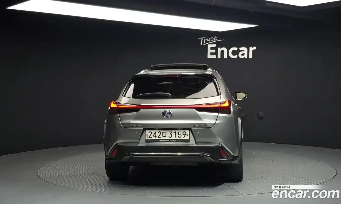 Lexus UX 2020 2.0 Автомат в Москве № 232021, фото 17