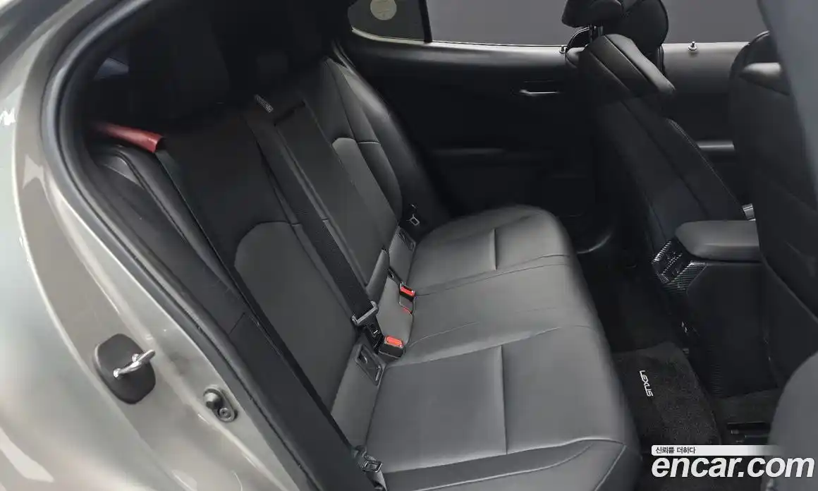 Lexus UX 2020 2.0 Автомат в Москве № 232021, фото 6