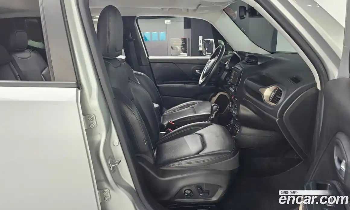 Jeep Renegade 2015 2.0 Автомат в Москве № 232411, фото 11