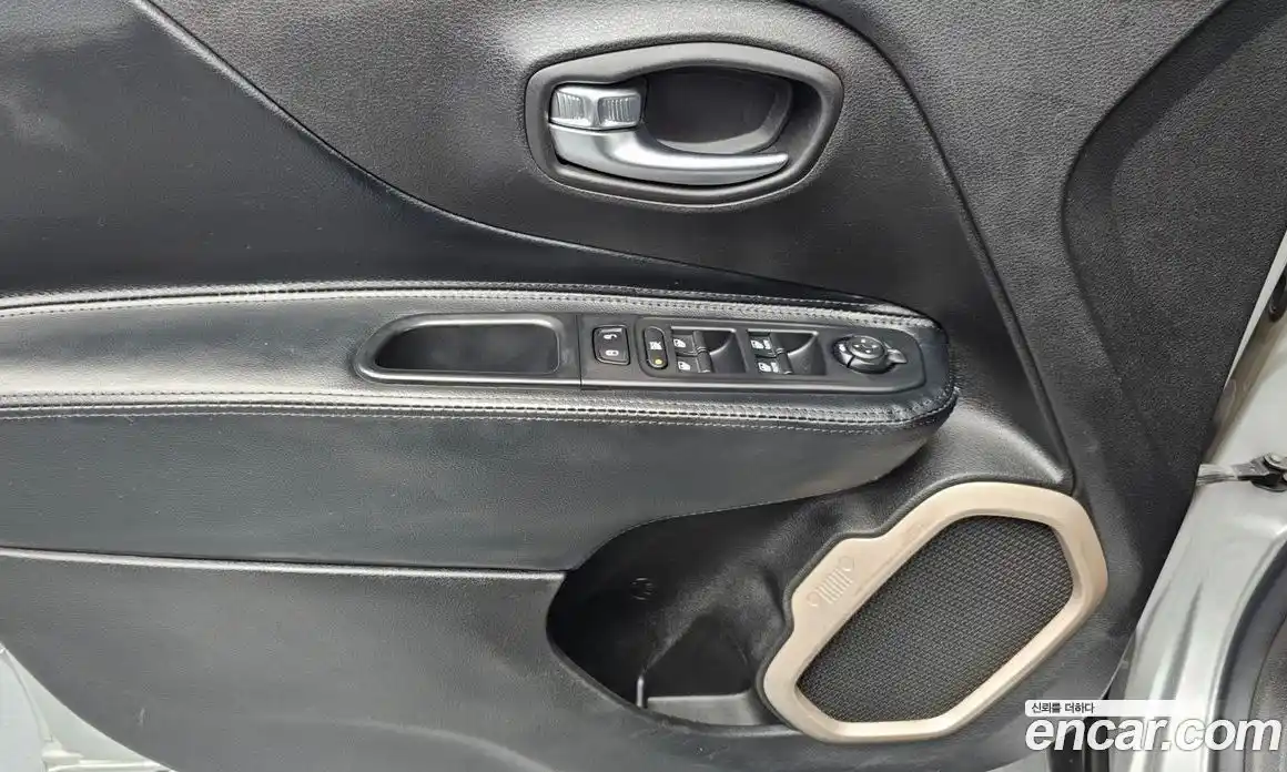 Jeep Renegade 2015 2.0 Автомат в Москве № 232411, фото 17