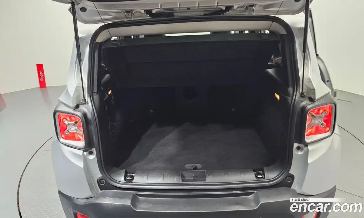 Jeep Renegade 2015 2.0 Автомат в Москве № 232411, фото 20