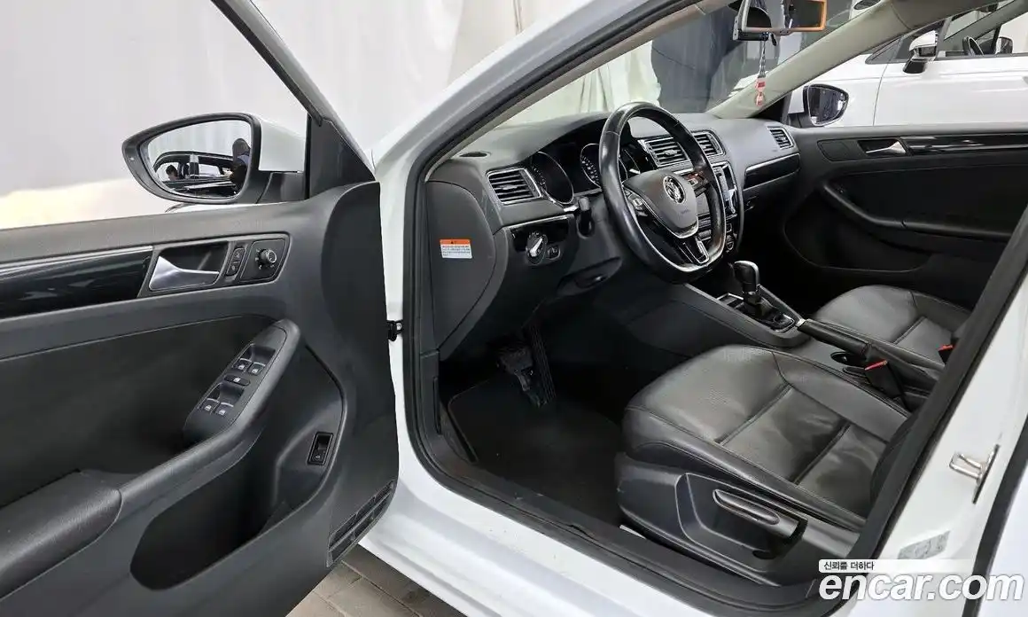 Volkswagen Jetta 2015 2.0 Автомат в Москве № 277118, фото 6