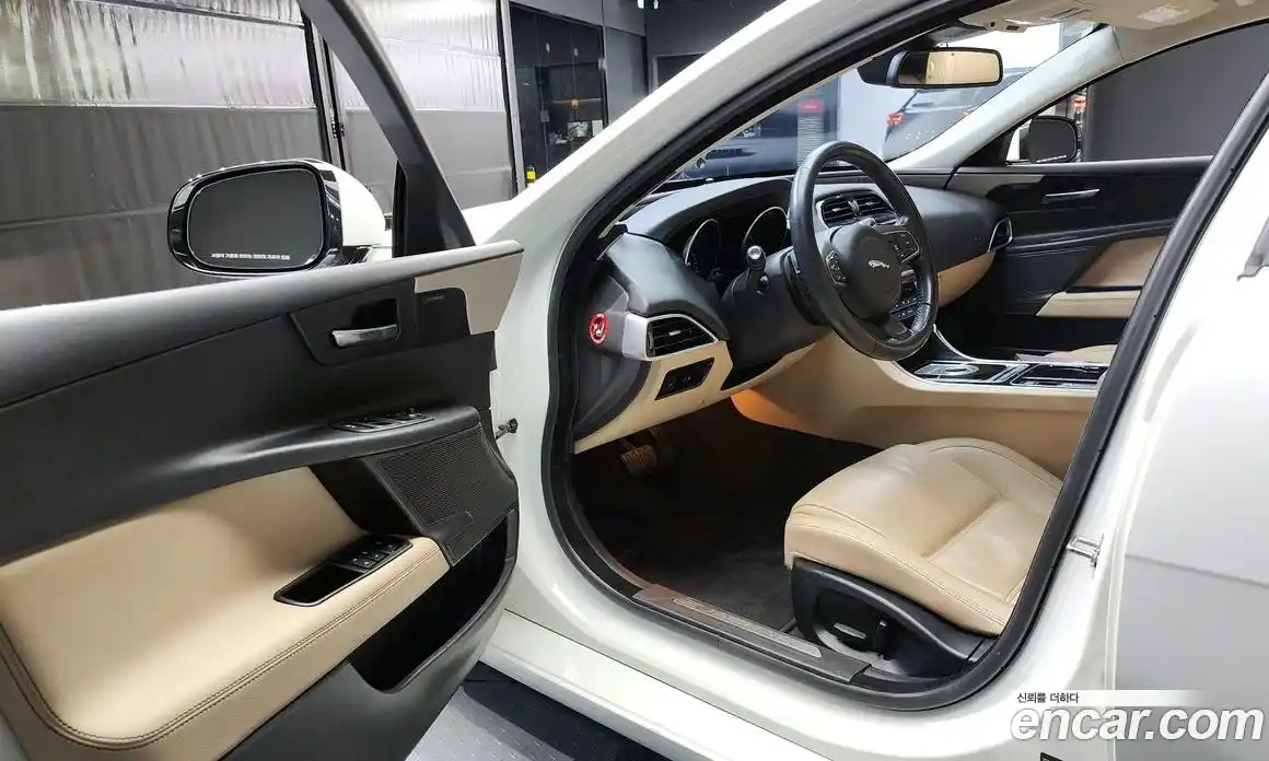 Jaguar XE 2016 2.0 Автомат в Москве № 304959, фото 16