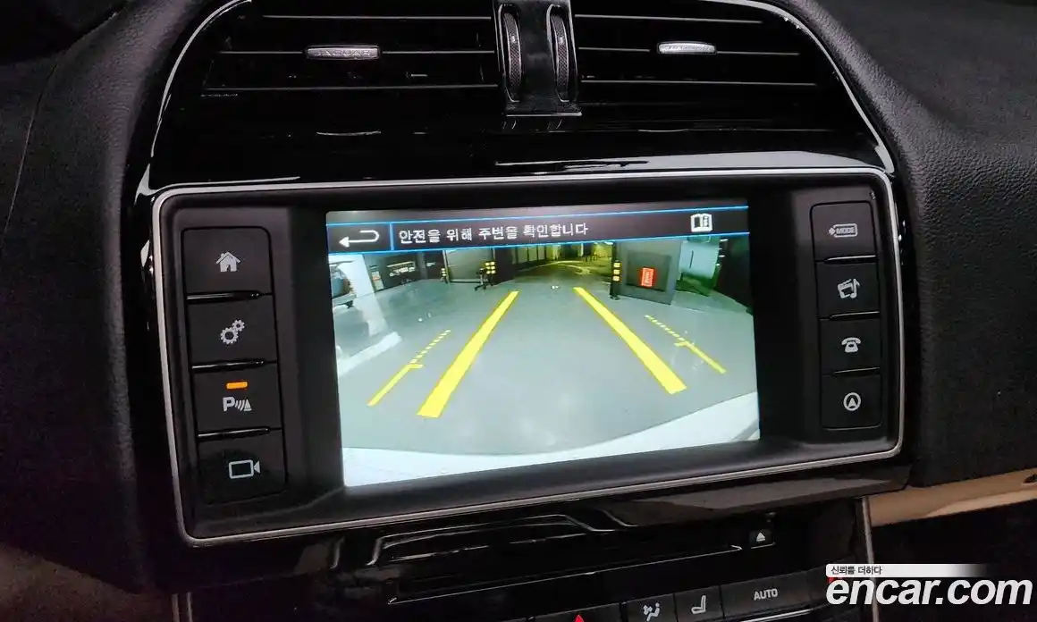 Jaguar XE 2016 2.0 Автомат в Москве № 304959, фото 17