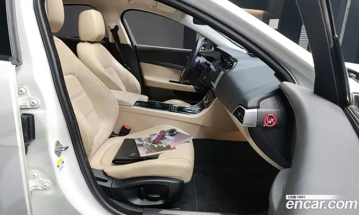 Jaguar XE 2016 2.0 Автомат в Москве № 304959, фото 3