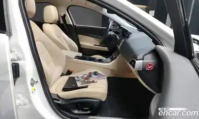 Jaguar XE 2016 2.0 Автомат в Москве № 304959, миниатюра 3