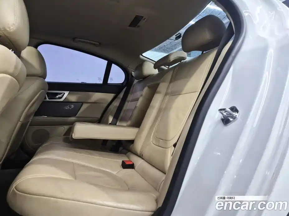 Jaguar XF 2015 2.2 Автомат в Москве № 309514, фото 11