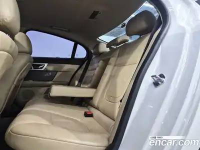 Jaguar XF 2015 2.2 Автомат в Москве № 309514, миниатюра 11