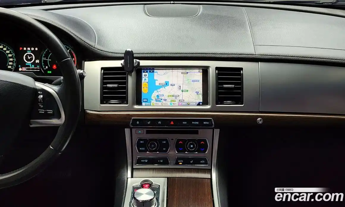 Jaguar XF 2015 2.2 Автомат в Москве № 335775, фото 17