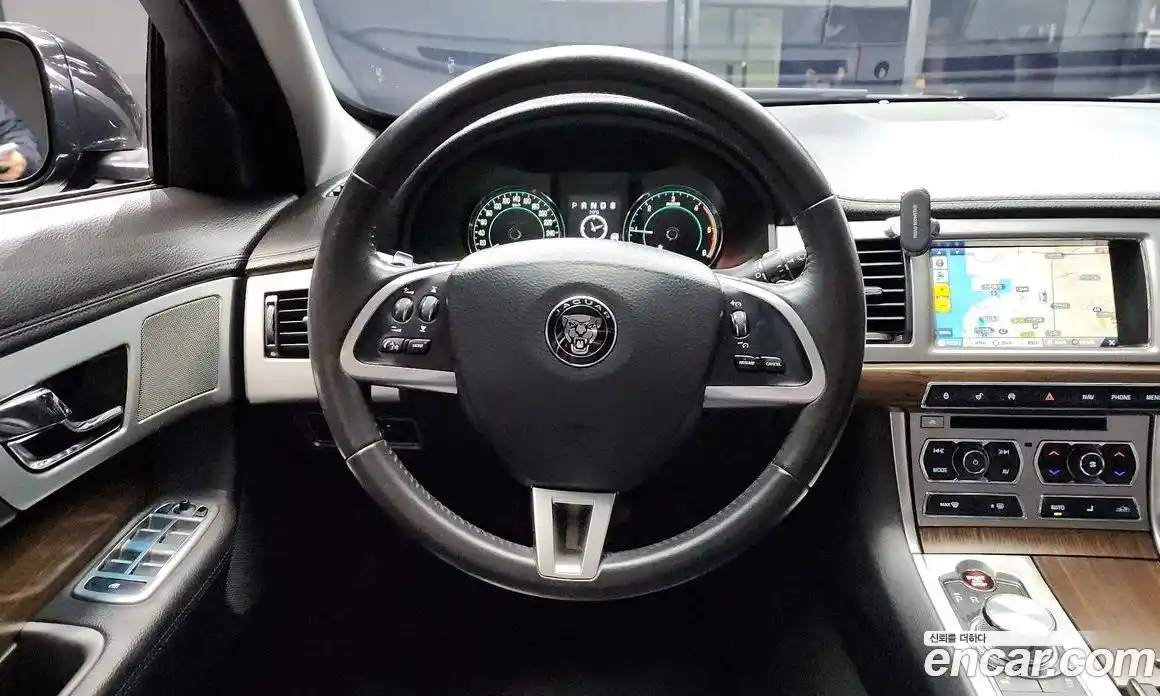 Jaguar XF 2015 2.2 Автомат в Москве № 335775, фото 19