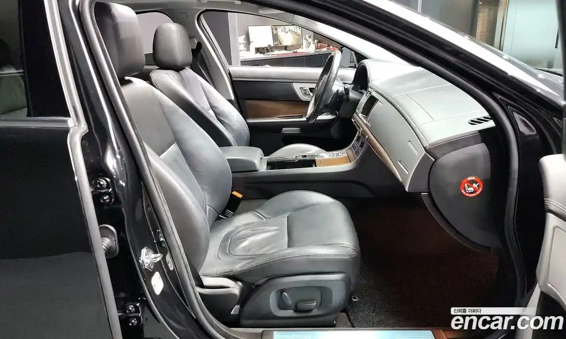 Jaguar XF 2015 2.2 Автомат в Москве № 335775, фото 8