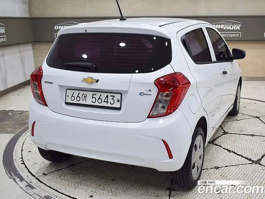 Chevrolet Spark 2016 1.0 Автомат в Москве № 36739, фото 3