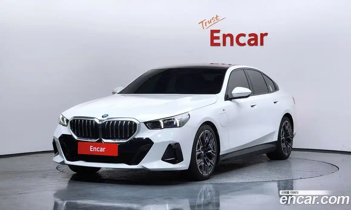 BMW 5-Series 2025 2.0 Автомат в Москве № 402919, фото 1