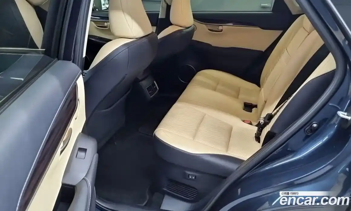 Lexus NX 2015 2.5 Автомат в Москве № 467111, фото 11