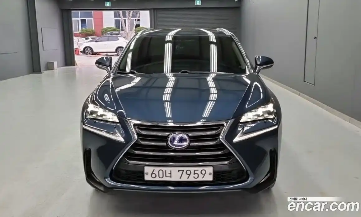 Lexus NX 2015 2.5 Автомат в Москве № 467111, фото 3