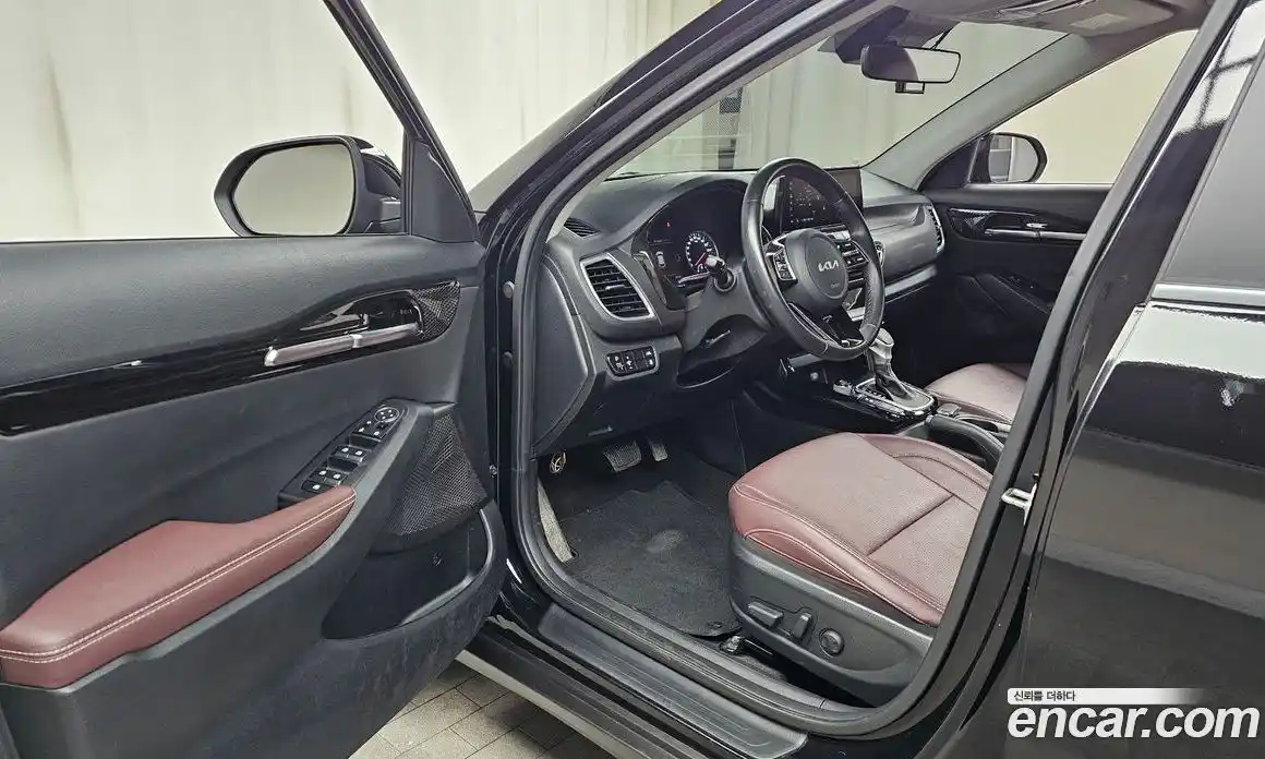 Kia Seltos 2023 1.6 Автомат в Москве № 133172, фото 6