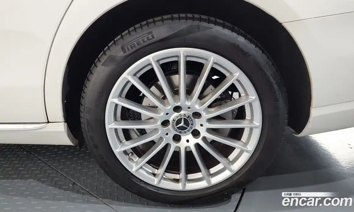 Mercedes-Benz E-Class 2022 2.0 Автомат в Москве № 142296, фото 15