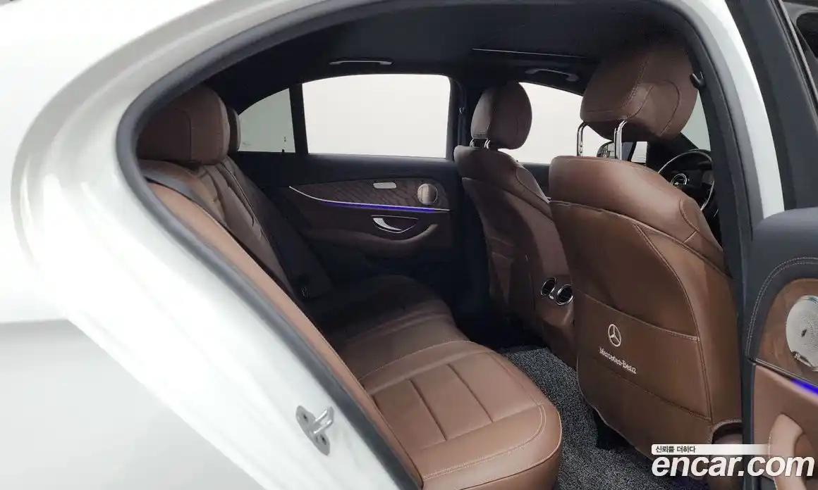 Mercedes-Benz E-Class 2022 2.0 Автомат в Москве № 142296, фото 18