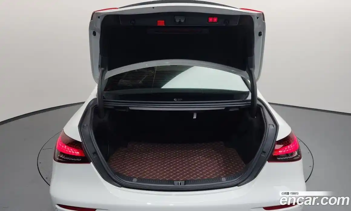 Mercedes-Benz E-Class 2022 2.0 Автомат в Москве № 142296, фото 10