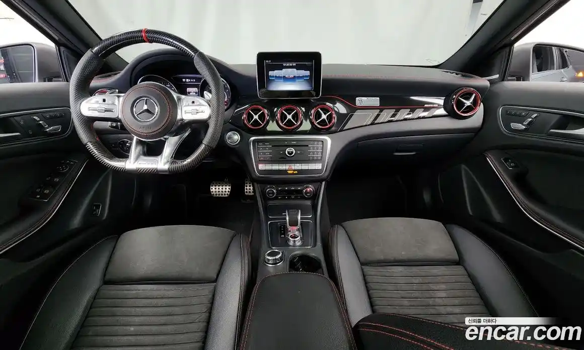 Mercedes-Benz GLA-Class 2019 2.0 Автомат в Москве № 143082, фото 11