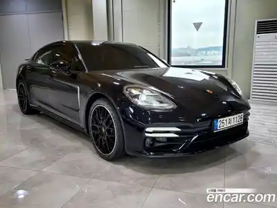 Porsche Panamera, 2022