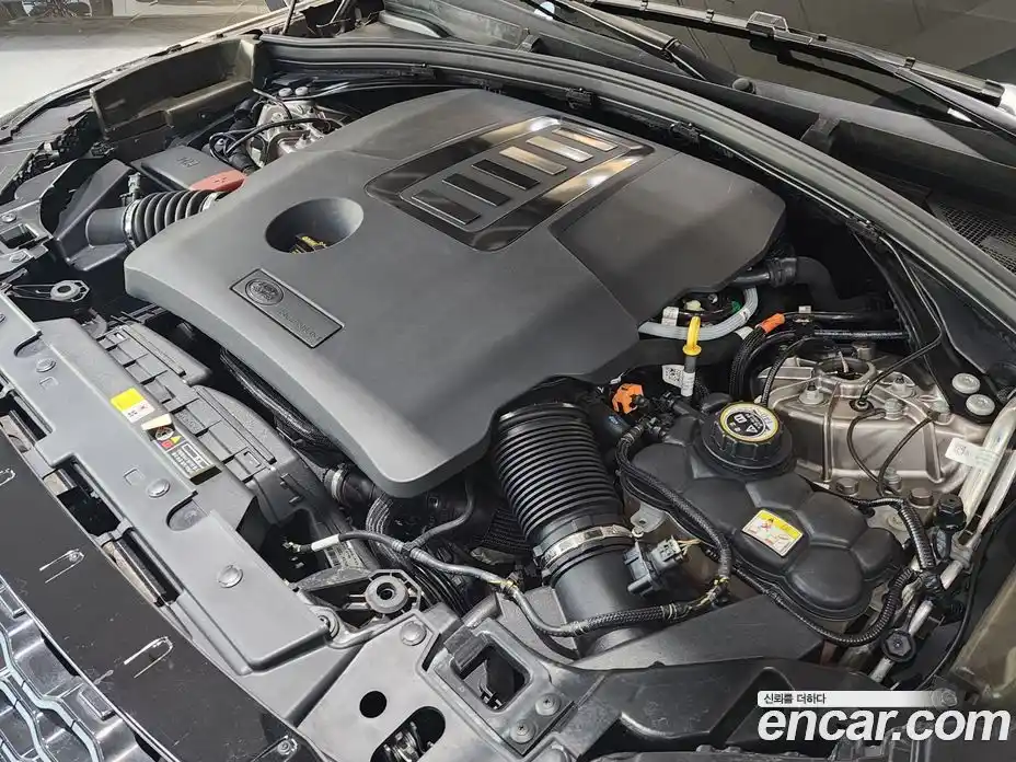 Land Rover Range-Rover Velar 2022 3.0 Автомат в Москве № 166730, фото 6