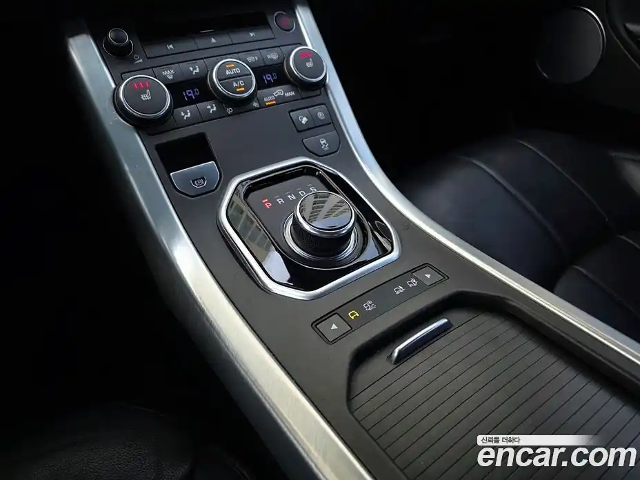 Land Rover Range-Rover Evoque 2018 2.0 Автомат в Москве № 166763, фото 8