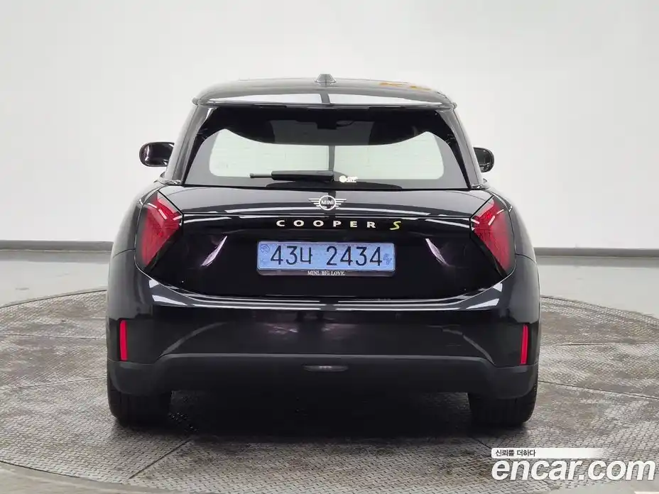 Mini Cooper 2024 0.1 Автомат в Москве № 167368, фото 3