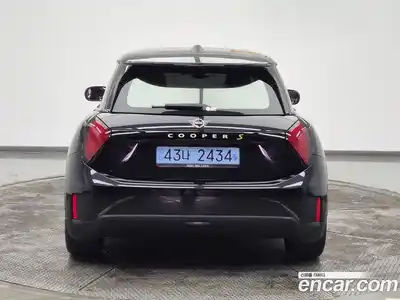 Mini Cooper 2024 0.1 Автомат в Москве № 167368, миниатюра 3