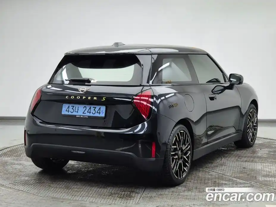 Mini Cooper 2024 0.1 Автомат в Москве № 167368, фото 4