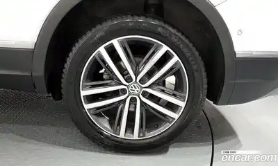 Volkswagen Tiguan 2018 2.0 Автомат в Москве № 169082, миниатюра 11