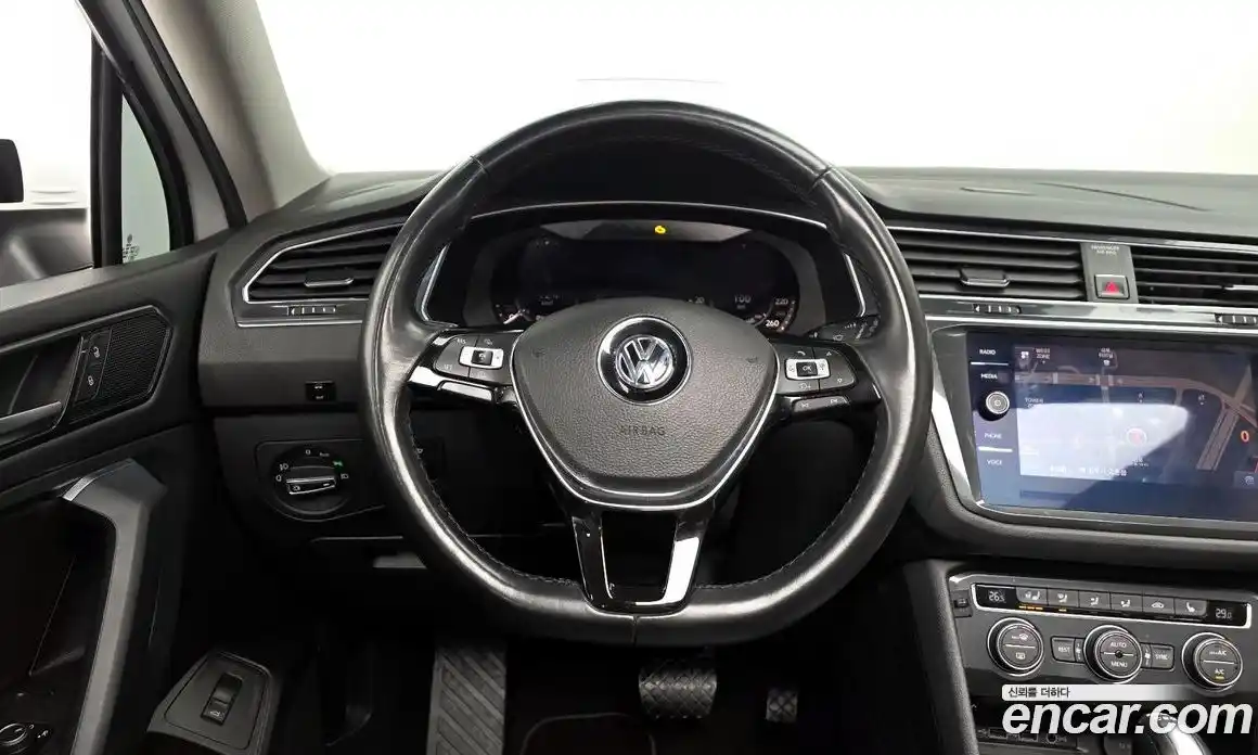 Volkswagen Tiguan 2018 2.0 Автомат в Москве № 169082, фото 13