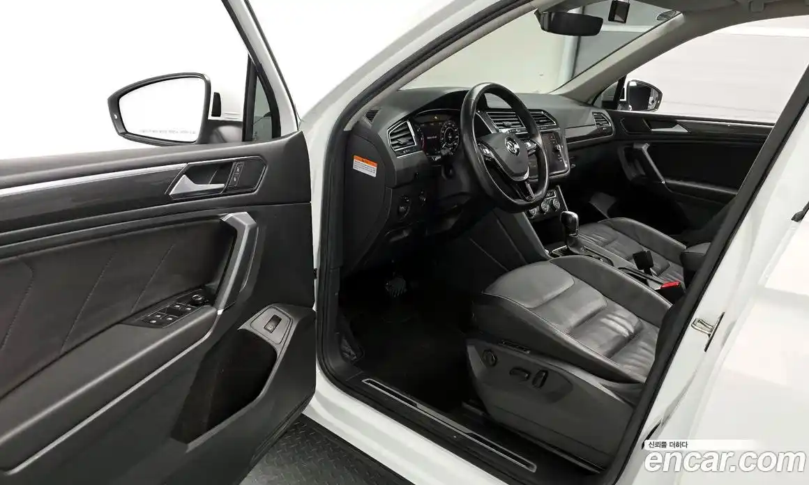 Volkswagen Tiguan 2018 2.0 Автомат в Москве № 169082, фото 19