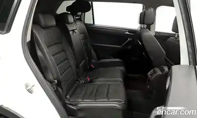 Volkswagen Tiguan 2018 2.0 Автомат в Москве № 169082, миниатюра 8