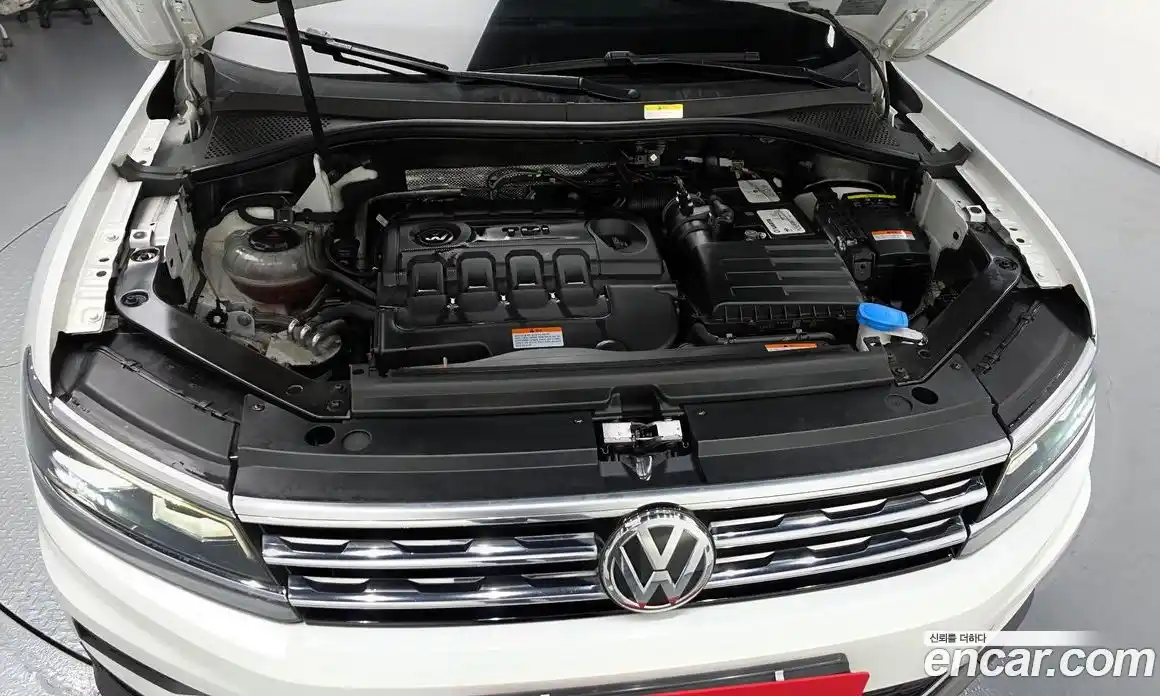 Volkswagen Tiguan 2018 2.0 Автомат в Москве № 169082, фото 9