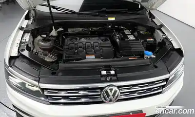 Volkswagen Tiguan 2018 2.0 Автомат в Москве № 169082, миниатюра 9
