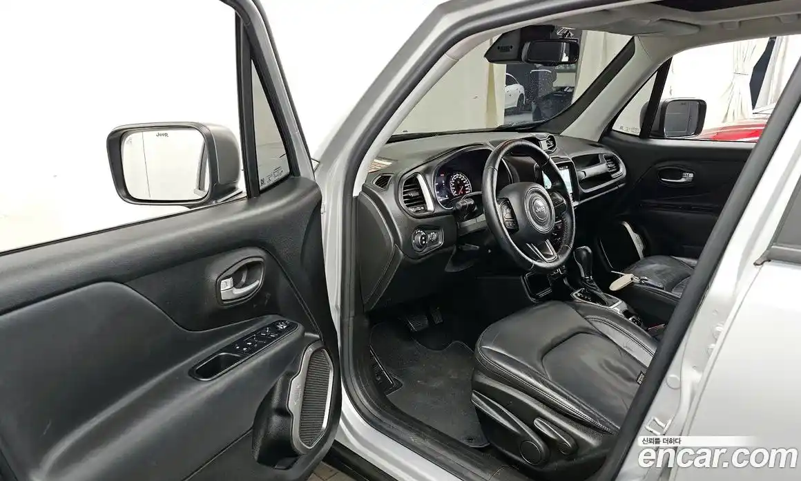 Jeep Renegade 2019 2.4 Автомат в Москве № 169661, фото 8