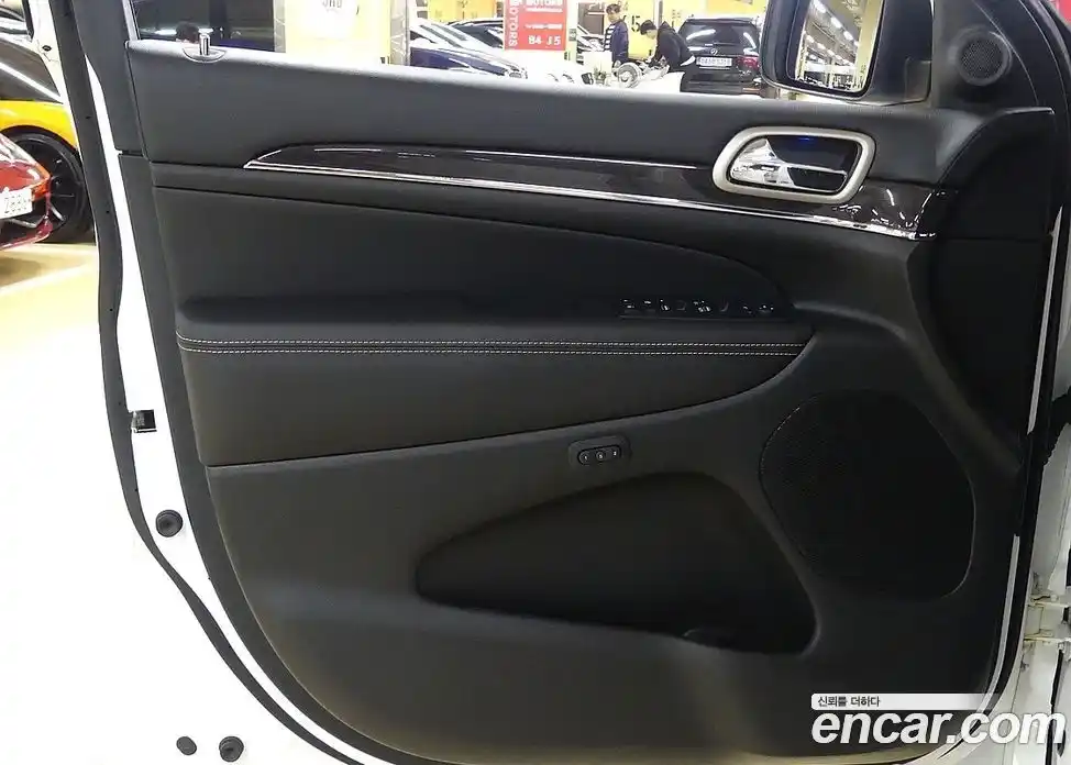 Jeep Cherokee 2017 3.0 Автомат в Москве № 169739, фото 11