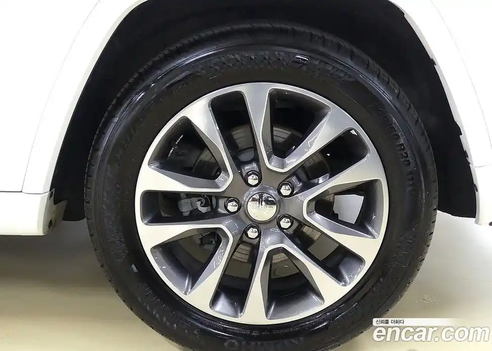 Jeep Cherokee 2017 3.0 Автомат в Москве № 169739, фото 9